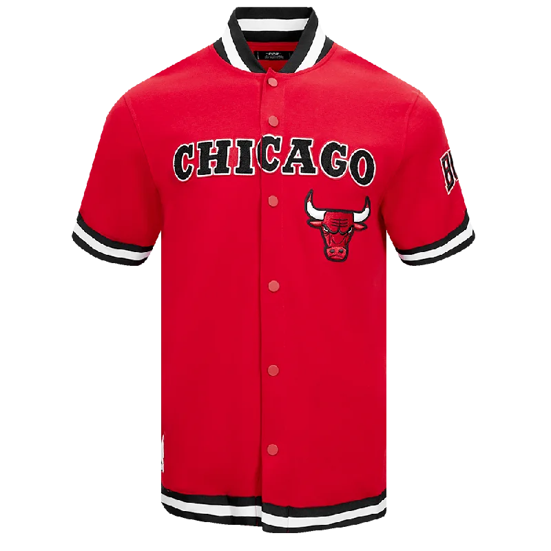 NBA CHICAGO BULLS CLASSIC MEN'S WARM UP JACKET (RED/BLACK) Front Pockets Side Pockets Patch Pockets NBA CHICAGO BULLS CLASSIC MEN'S WARM UP JACKET (RED/BLACK) Front Pockets Side Pockets Patch Pockets