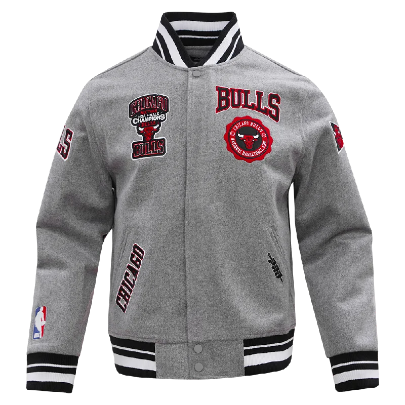 NBA CHICAGO BULLS CREST EMBLEM MEN'S RIB WOOL VARSITY JACKET (HEATHER GRAY/BLACK) Print Jacket Jacquard Jacket Embroidered Jacket NBA CHICAGO BULLS CREST EMBLEM MEN'S RIB WOOL VARSITY JACKET (HEATHER GRAY/BLACK) Print Jacket Jacquard Jacket Embroidered Jacket
