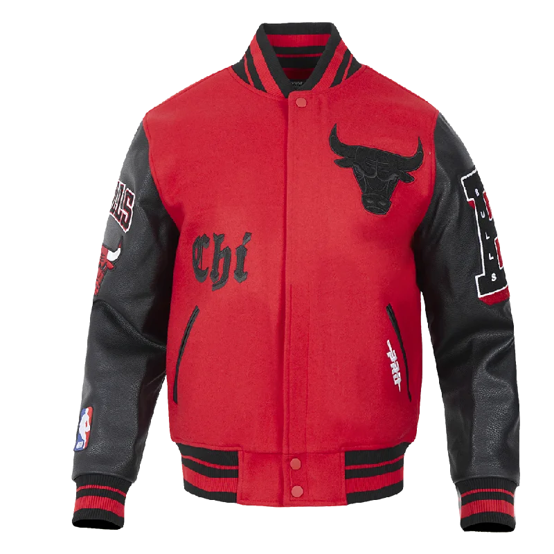 NBA CHICAGO BULLS OLD ENGLISH MEN'S RIB WOOL VARSITY JACKET (RED/BLACK) Notch Collar Jacket Peter Pan Collar Jacket Cowl Neck Jacket NBA CHICAGO BULLS OLD ENGLISH MEN'S RIB WOOL VARSITY JACKET (RED/BLACK) Notch Collar Jacket Peter Pan Collar Jacket Cowl Neck Jacket