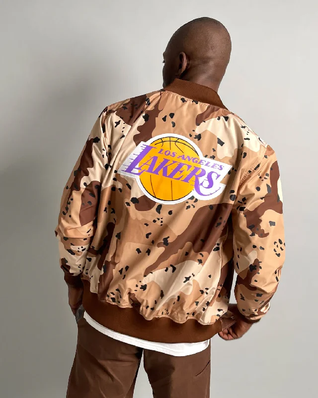 Mitchell & Ness Los Angeles Lakers Camo Ref Jacket Sand Camo Anorak Shell Jacket Lightweight Jacket Mitchell & Ness Los Angeles Lakers Camo Ref Jacket Sand Camo Anorak Shell Jacket Lightweight Jacket